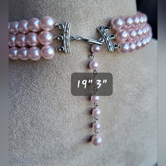 Pink Pearl tripple stranded necklace with Aoroa Borealis accents - Picture 6 of 6